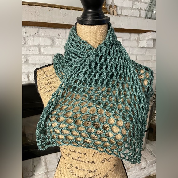 Crochet Shawl New - Picture 4 of 5